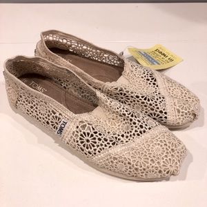 NWT Cream Morocco Crochet Toms